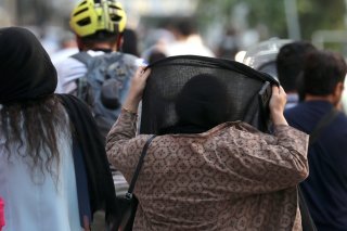 "Les députés ont approuvé la mise en oeuvre du projet de loi sur 'le hijab et la chasteté' pour une durée d'essai de trois ans", a indiqué l'agence Irna, alors que le gouvernement a durci ces derniers mois le ton contre le nombre croissant de femm...
